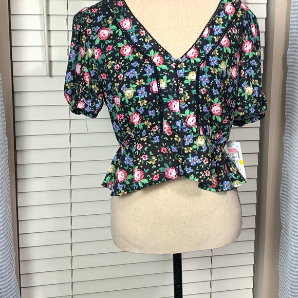 Gianni Bini V-Neck Floral Button Down Top NWT - Picture 3 of 8